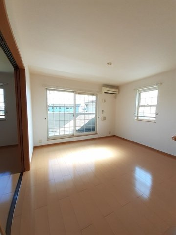 コリーヌ　Ｃの内装|内装は落ち着いています