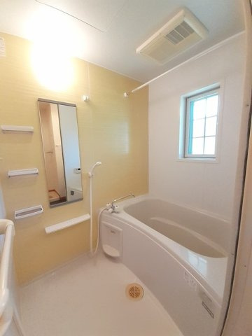 コリーヌ　Ｃの浴室|落ち着いた空間のお風呂です