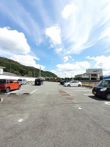 イースト　マージュ　Ａの駐車場|駐車場完備です