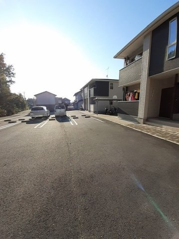 フォレストガーデン　Ⅰの駐車場|カースペースがあります