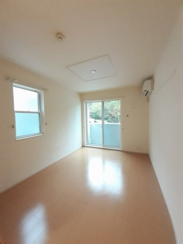 フォレストガーデン　Ⅰの居間・リビング|こちらのリビングで趣味の時間をお楽しみください