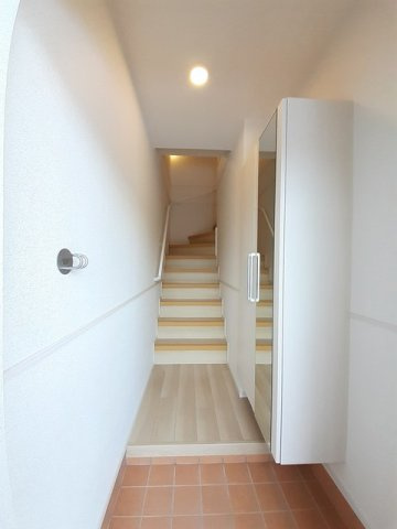 ＲＡＶｉ　Ｂの玄関|収納もある玄関です