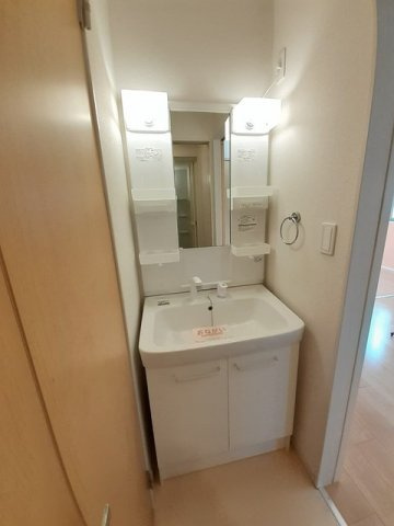 クローバーＭの洗面所|明るい洗面所です