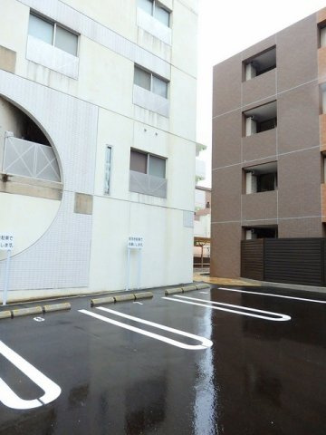 飛燕館の駐車場|駐車スペースもあります