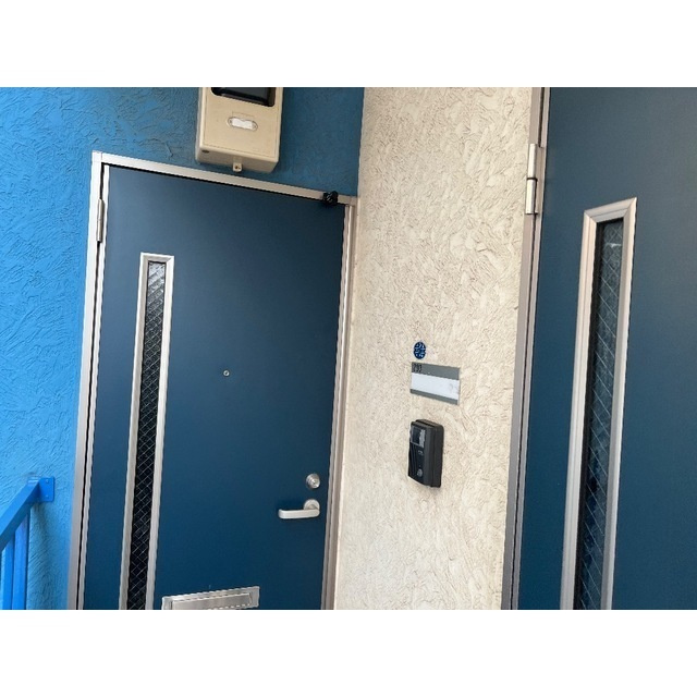 グッドウィル三枚町B棟の玄関