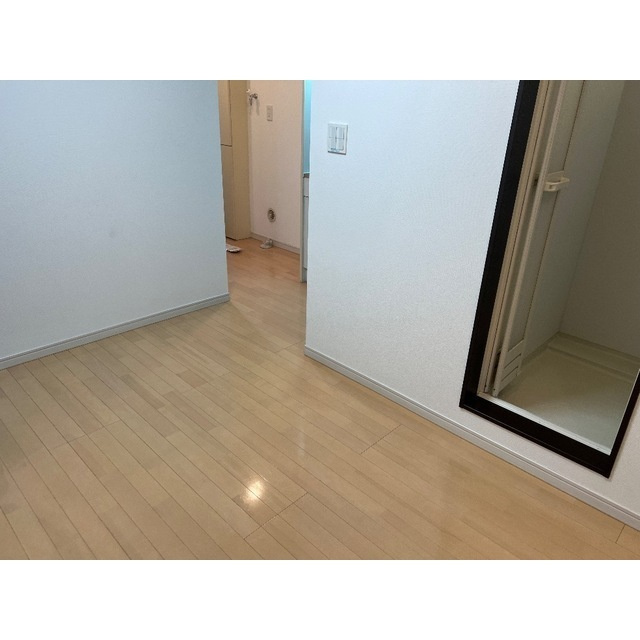 グッドウィル三枚町B棟の居間・リビング