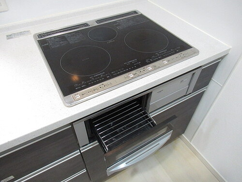 グローベル　ザ・スイート横浜プレミアのキッチン|グリル付きＩＨヒーター