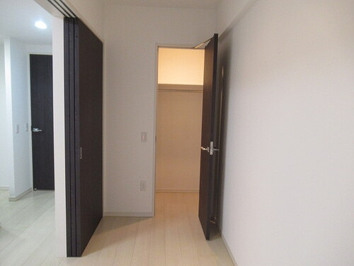 グローベル　ザ・スイート横浜プレミアの収納|ウォークインクロゼット