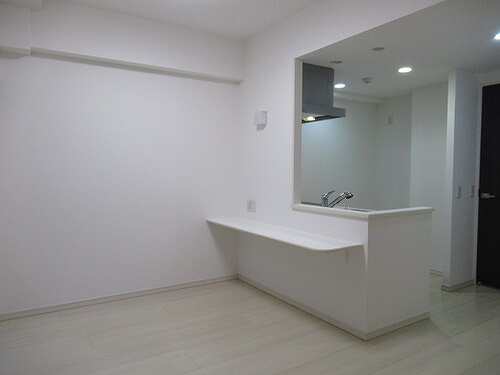 グローベル　ザ・スイート横浜プレミアの居間・リビング|リビングダイニング