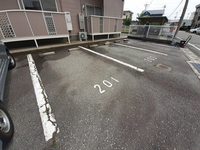 【駐車場】 | アリビラⅡ | 車をお持ちの方に嬉しい駐車場付きの物件です