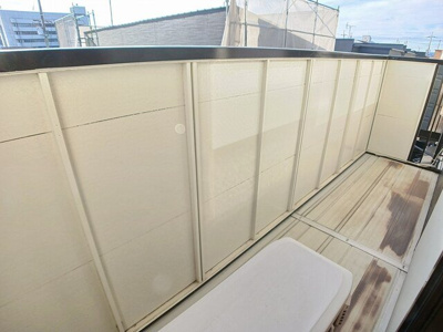 【バルコニー】 | グランディヴィラ | 外からの目が気にならないバルコニーで洗濯物が干せます