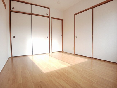 【内装】 | グランディヴィラ | 明るい色調の室内です