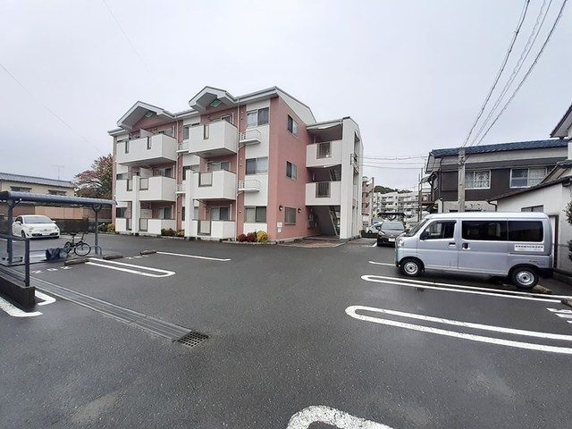 福岡市南区老司３丁目の賃貸マンションの駐車場
