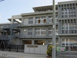 東小学校（学校）まで100ｍ