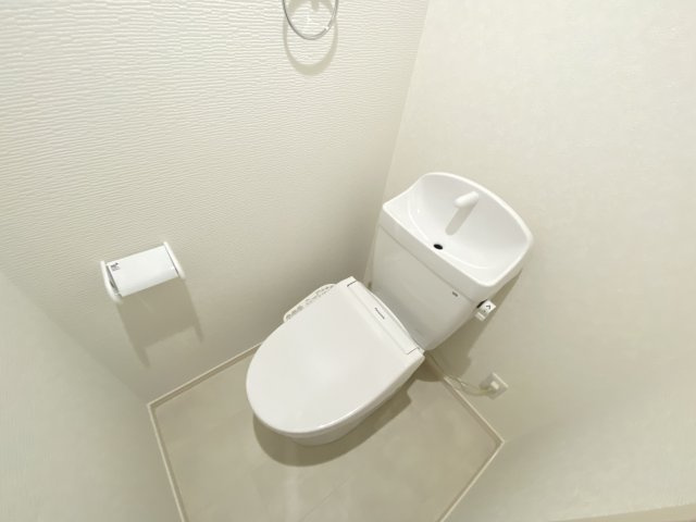 清潔感のあるトイレです