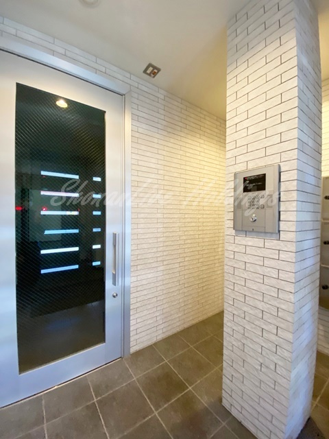 藤沢市湘南台５丁目のアパートのエントランス