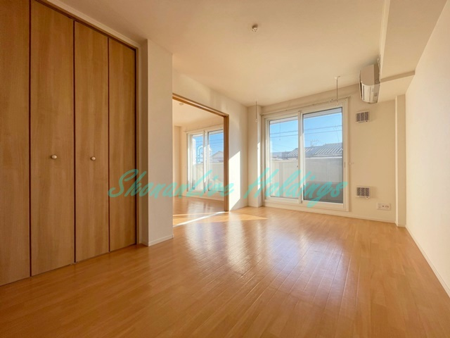 藤沢市湘南台５丁目のアパートの居間・リビング