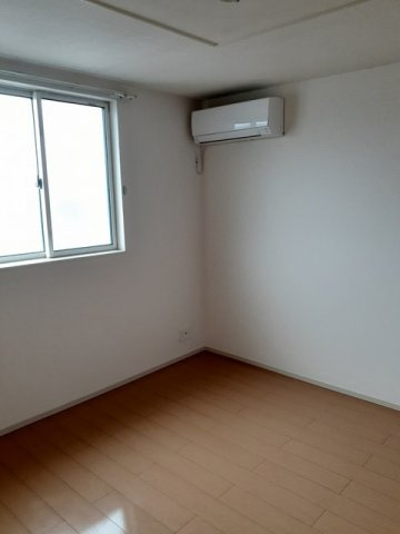 明るい色調の室内です