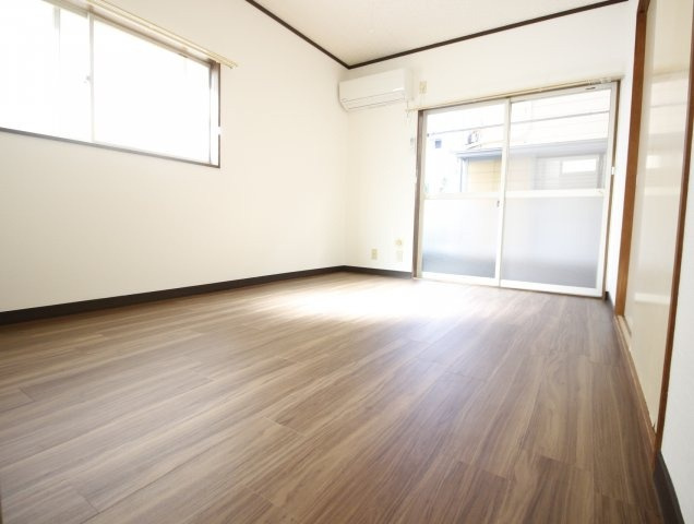 明るい色調の室内です