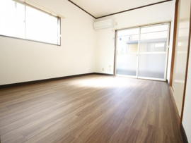 明るい色調の室内です