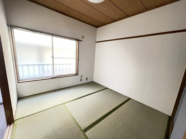 明るい色調の室内です