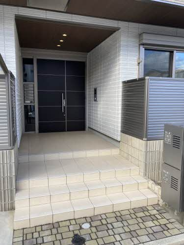 グランシャリオ翠のエントランス|落ち着いたエントランスです