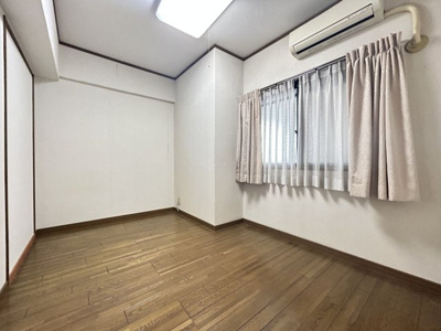 【内装】 | コアマンションパークシティ | 玄関から居室へと続く奥行きある廊下。住まいの広がりを感じます