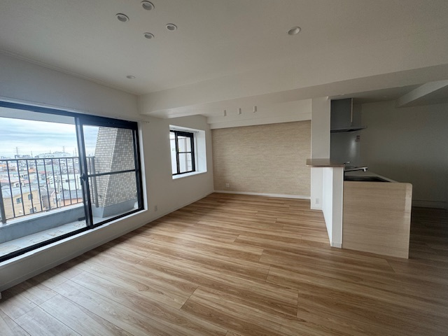 前川公園ローヤルコーポの居間・リビング