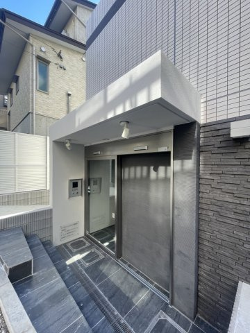 ハーモニーレジデンス東新宿のエントランス