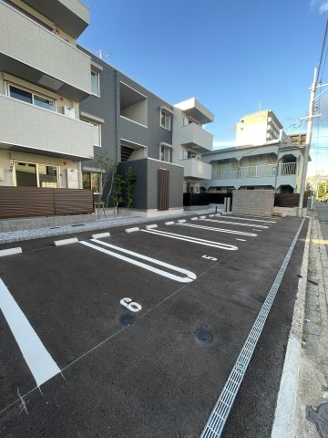 D-ROOM美野島の駐車場