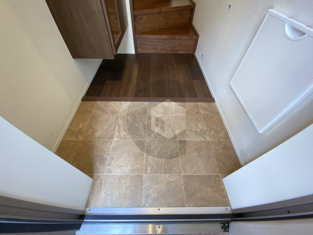 ローゼラルジュの玄関