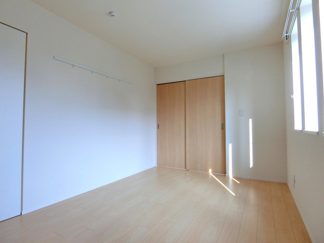 プティ・リヴィエールDの洋室|★洋室7帖★