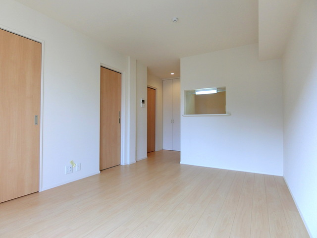 プティ・リヴィエールDの居間・リビング|★LDK11.7帖・南向き★