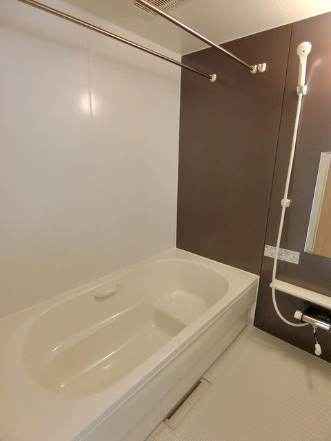 プティ・リヴィエールDの浴室|★大型バスルーム★　★浴室乾燥機・追焚機能★