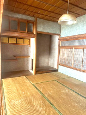 船木（高祖）　中古戸建の和室|【和室】6畳の和室は、寝室や客間として多目的に活用できます。独立した部屋としてだけでなく、リビングの延長としても使える、使い勝手の良い間取りが魅力。