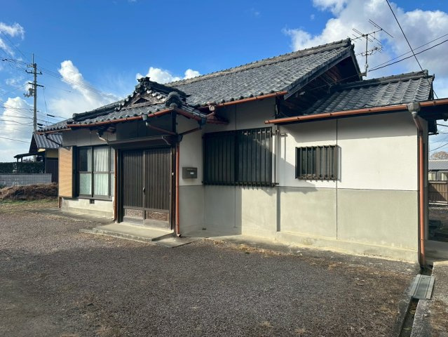 船木（高祖）　中古戸建の外観|【外観】137坪超の広々とした敷地に佇む、古民家風の趣ある外観。周囲の緑や山々の景色と美しく調和し、どこか懐かしく温かい印象を与えます。
