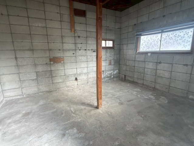 船木（高祖）　中古戸建のその他|【物置】コンクリートブロック造で広々とした物置です。窓が付いているので日中は明るくて使いやすいです。