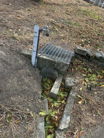 船木（高祖）　中古戸建の庭|【庭】駐車場に立水栓があり洗車ができます。ガーデニングや庭の手入れもできて便利です。
