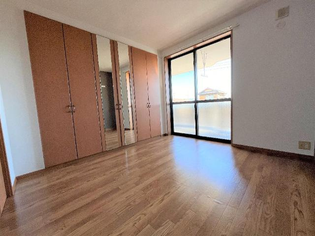 リバーサイドビューの内装|洋室