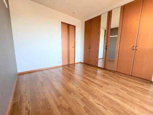 リバーサイドビューの内装|洋室