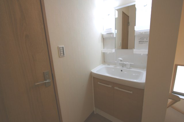 ㈱いづみや東大成町住宅の洗面所|2階洗面所