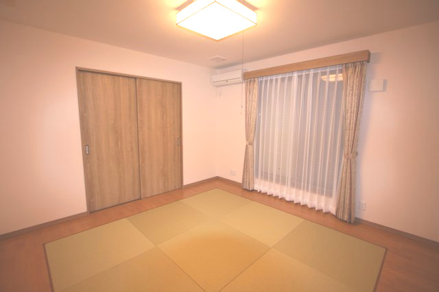 ㈱いづみや東大成町住宅の洋室|明るい洋室です