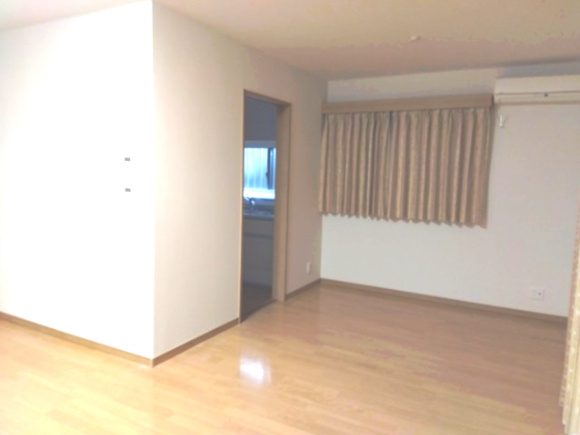 ㈱いづみや東大成町住宅の居間・リビング|使いやすいリビングです