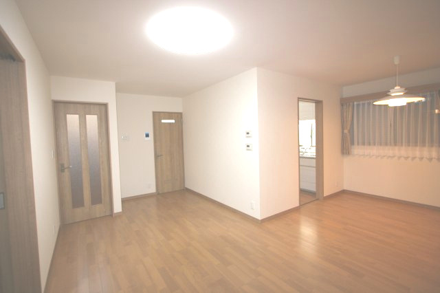 ㈱いづみや東大成町住宅の居間・リビング|ゆったりとしたリビングです