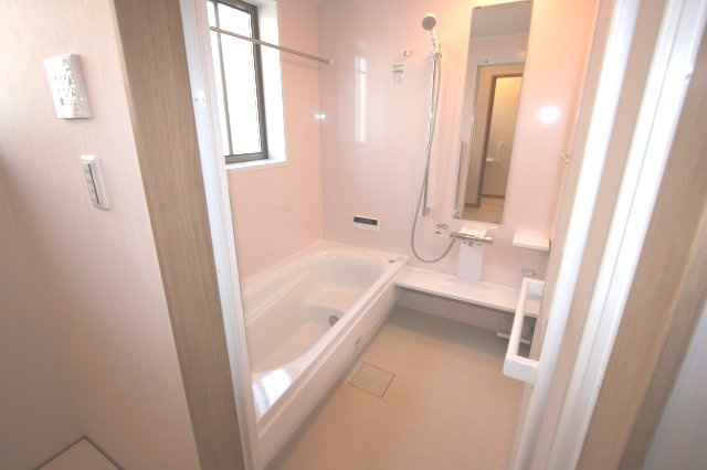 ㈱いづみや東大成町住宅の浴室|日々の疲れを癒すお風呂付です