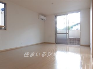 広島市安佐北区三入１丁目のアパートの居間・リビング