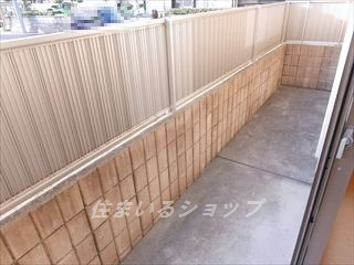 広島市安佐北区三入１丁目のアパートの庭