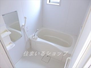 広島市安佐北区三入１丁目のアパートの浴室|窓あり