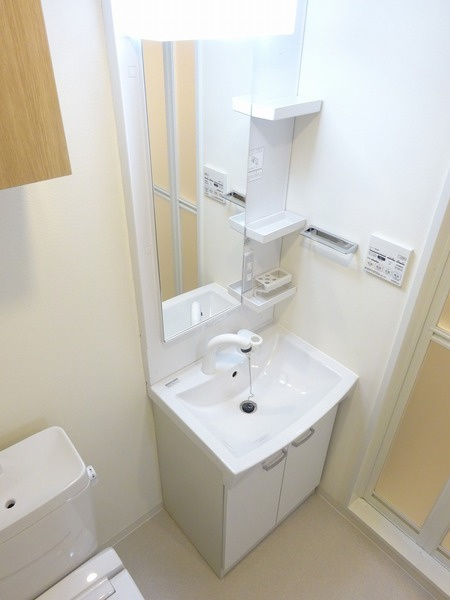 ルフレ　グランデ川口の洗面所|スペースが確保できる洗面所です