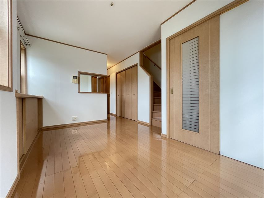 新白岡チェリー館の居間・リビング|こちらのリビングで趣味の時間をお楽しみください